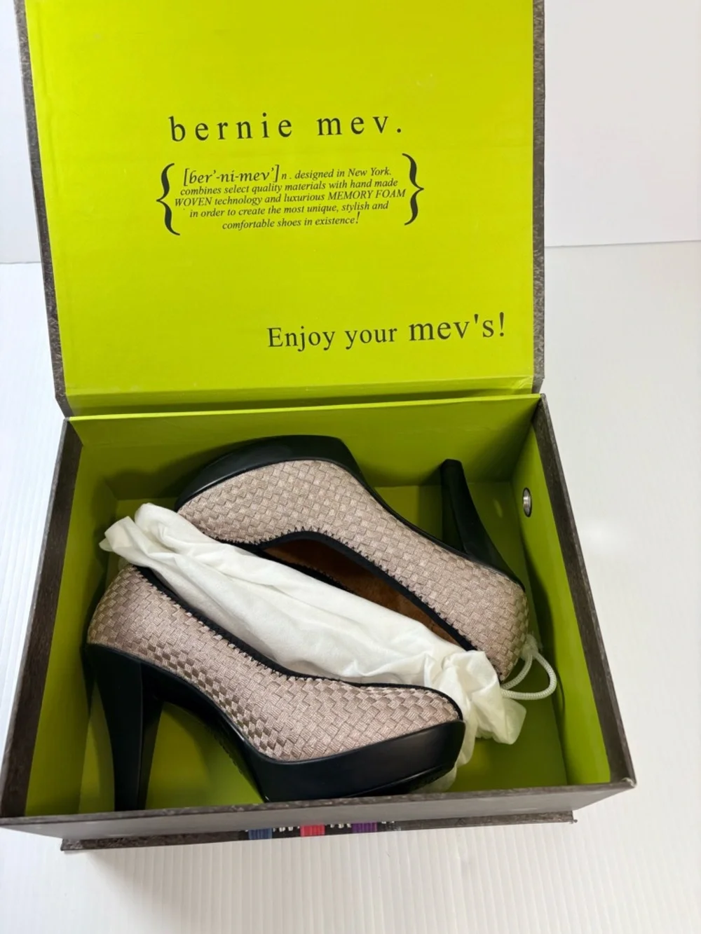 bernie mev. Legend 1 Woven Taupe Pumps with Black Platform Sz38 Comfort Heel NIB